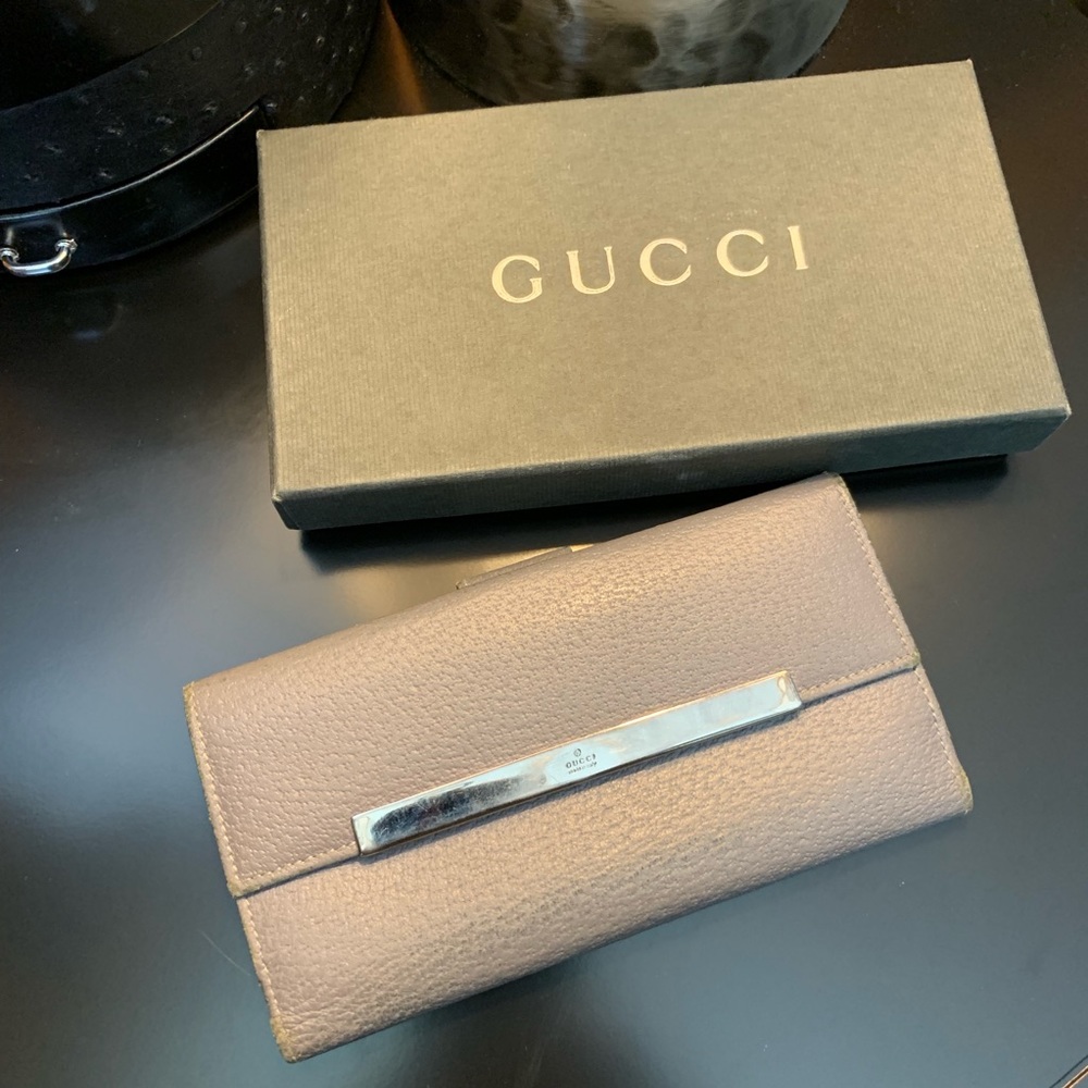 🥰Gucci😍 Lavender calf leather wallet